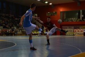 Sparta Praha - Plzeň 5:2... jenže ve futsalu, a tak semifinále play off dospělo k pátému utkání Sparta Praha - Plzeň 5:2... jenže ve futsalu, a tak semifinále play off dospělo k pátému utkání