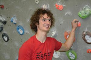 Adam Ondra posunul hranice lezení, když první vylezl v norském Flatangeru cestu 9c obtížnosti Adam Ondra posunul hranice lezení, když první vylezl v norském Flatangeru cestu 9c obtížnosti